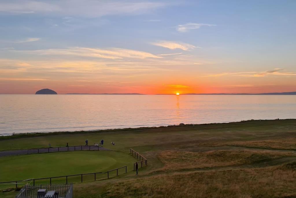 Girvan - Sea View Beach Access Apartment 외부 사진